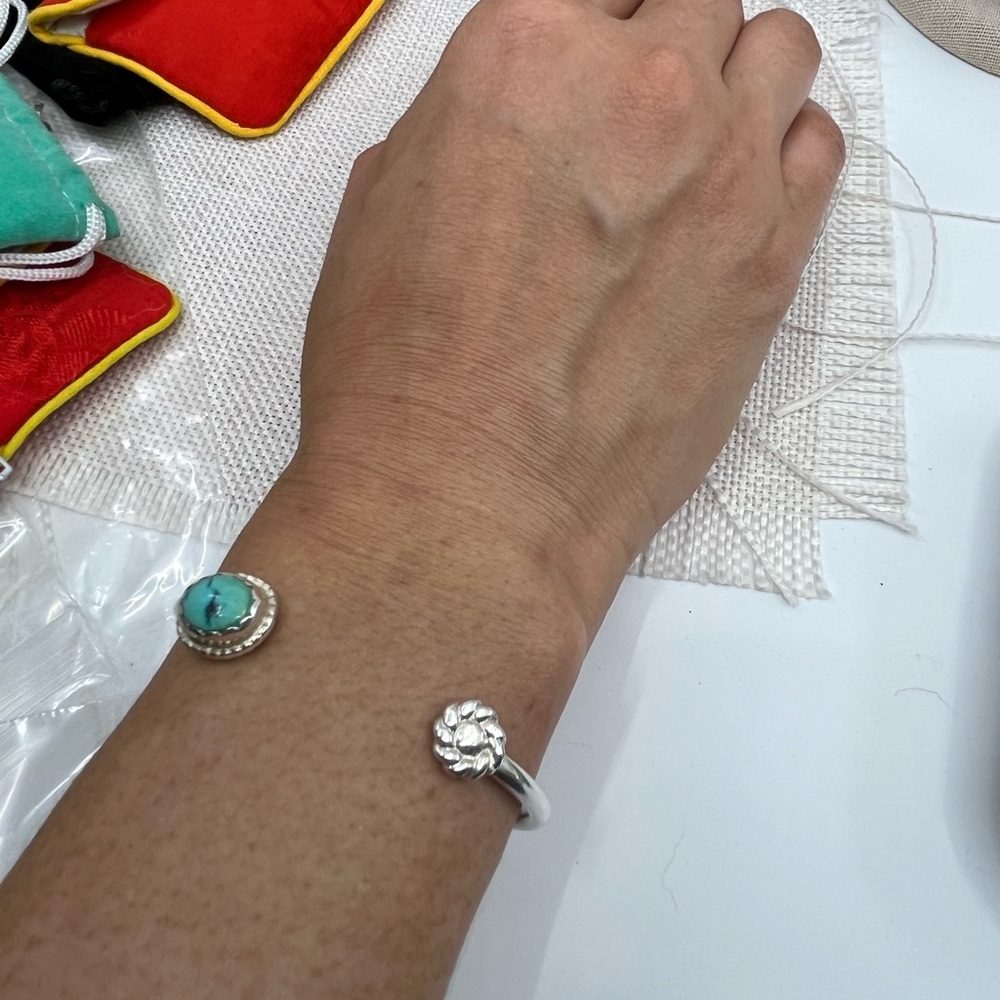Vintage 1980s-90s Handmade Sterling Silver & Genuine Turquoise Cuff Bracelet 5" - Picture 8 of 17